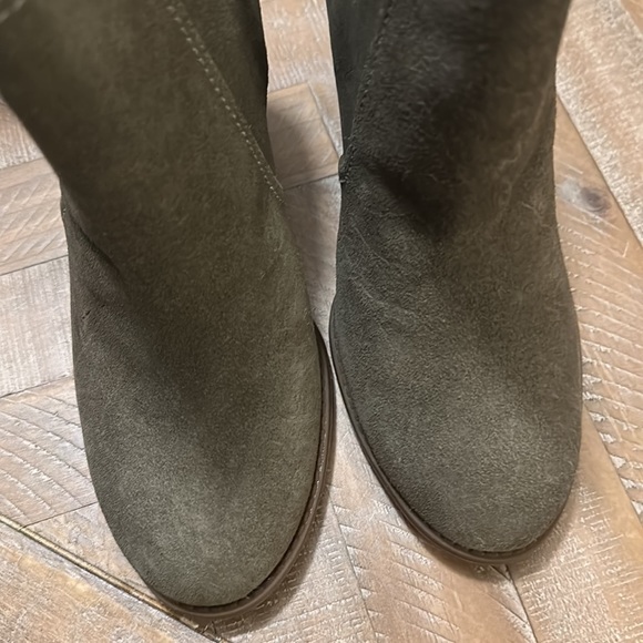 New Jessica Simpson Sadora Olive Taupe Split Suede Block Heel Ankle Boots - Picture 5 of 11